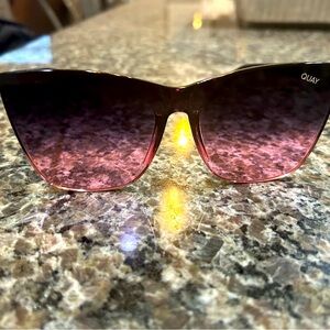 QUAY SUNGLASSES “COME THRU” STYLE NEW